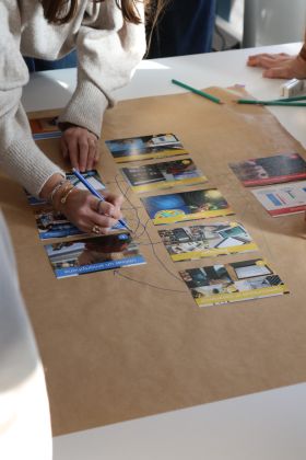 Frise en équipe par voyelle